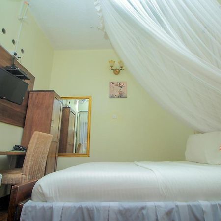 Al-Nisaa Hotel And Spa Jinja Exterior photo