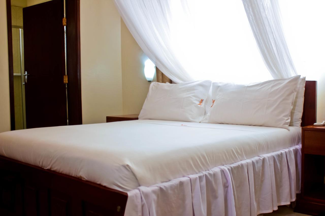 Al-Nisaa Hotel And Spa Jinja Exterior photo
