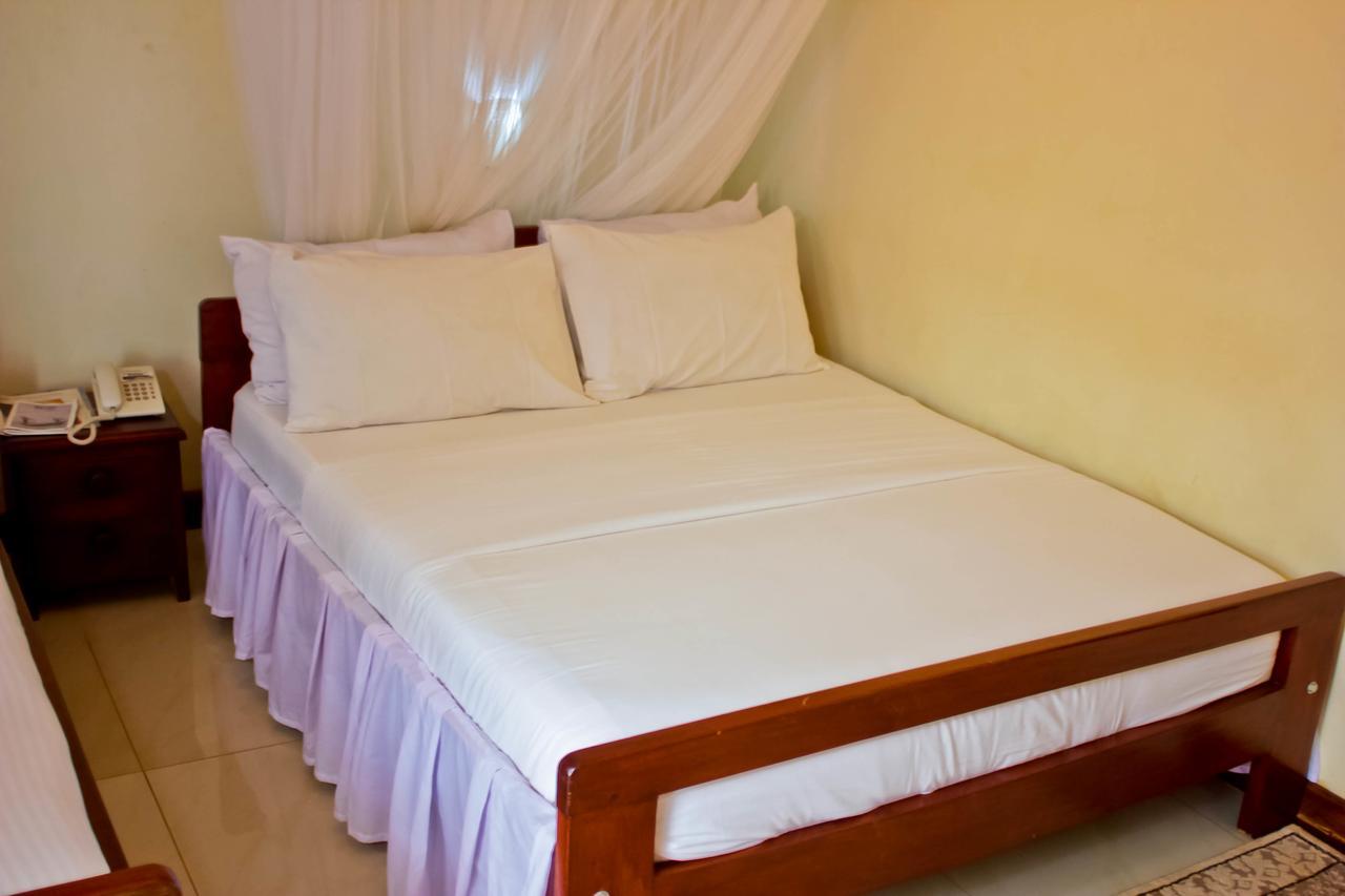 Al-Nisaa Hotel And Spa Jinja Exterior photo